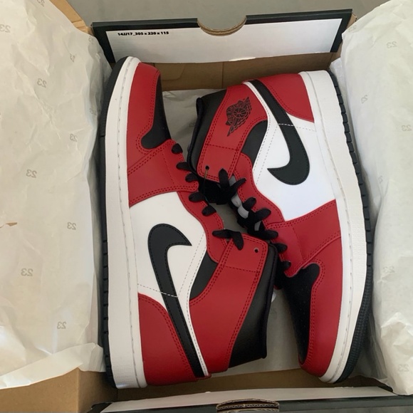 air Jordan 1 mid Chicago toe - Picture 2 of 2